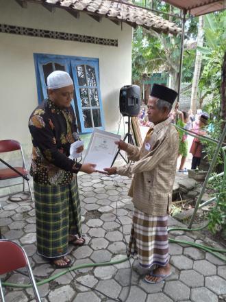 Penyerahan Akta Kematian Warga Dusun Jigudan oleh Pemerintah Desa Triharjo